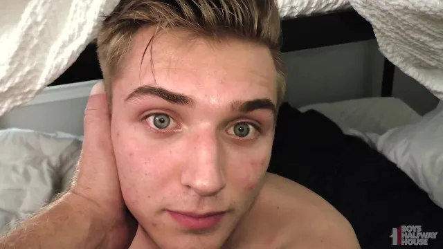 Adolescent délinquant suce et prend la bite comme 