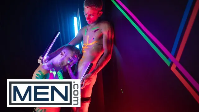 ĐÀN ÔNG - Sau khi khoan lỗ đít của Olivier Robert, Theo Brady nhắm vào miệng anh ta để bắn tinh vào