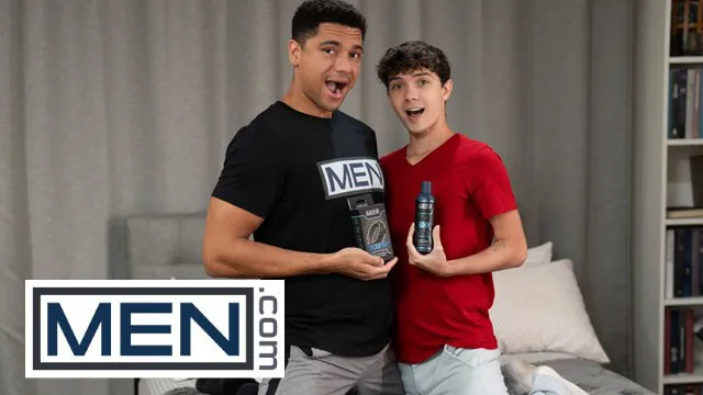 MÄNNER - Sam Ledger ist überrascht, wie groß Andre Stones Schwanz ist, und bietet an, ihm einen Blowjob zu geben.
