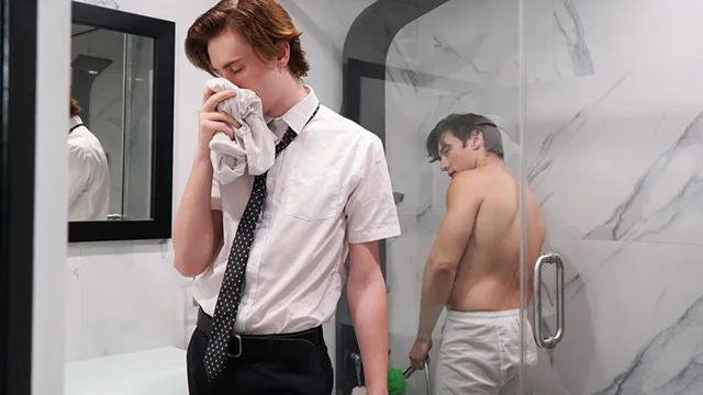 Cậu Bé Truyền Giáo Bắt Gặp Người Lớn Hít Quần Lót Của Mình Trong Khi Thủ Dâm