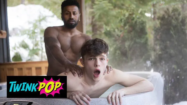 TWINKPOP - Braxton Cruz được mát tay trong bồn nước nóng, sau đó địt một twink theo tư thế doggystyle