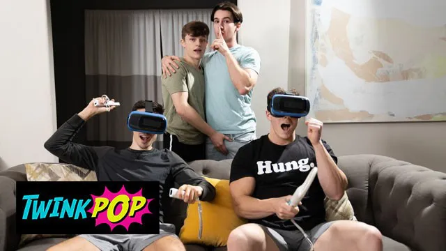 TWINKPOP - เจค เพรสตัน มีเพศสัมพันธ์กับ คาเล็บ แมนนิ่ง ในท่า Plank Piledriver จากนั้นหลั่งอสุจิในปากของเขา