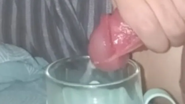 用一根手指就能让阴茎达到高潮边缘好几次呢~太舒服了，忍不住射精了ww