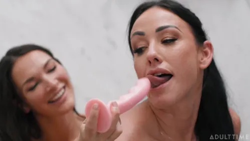 AdultTime Jennifer White Katrina Colt Son premier lavement