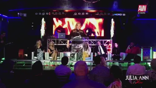 JuliaAnnLive: Buổi Châm Biếm AVN Của Tôi Tiếp Tục - Evan Stone Phía Sau Hậu Trường