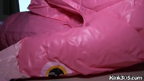 Kink305 Lola Fae เย็ดนกฟลามิงโก้เป่าลมสีชมพู